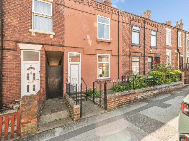 House for sale in Wrenthorpe, West Yorkshire