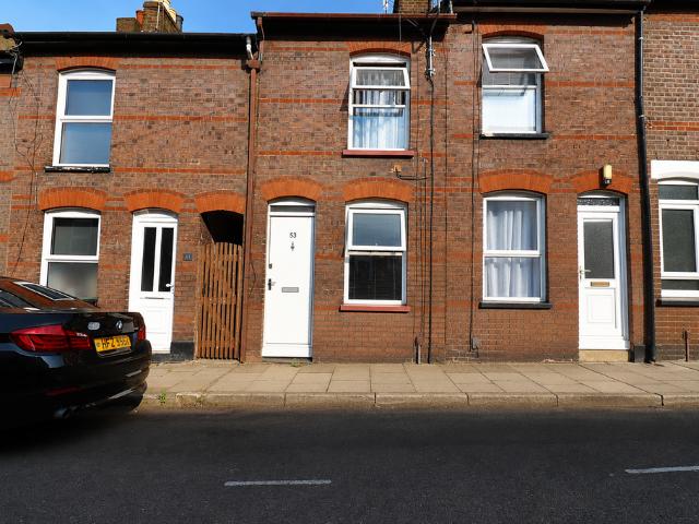House for sale in Spring Park, Luton