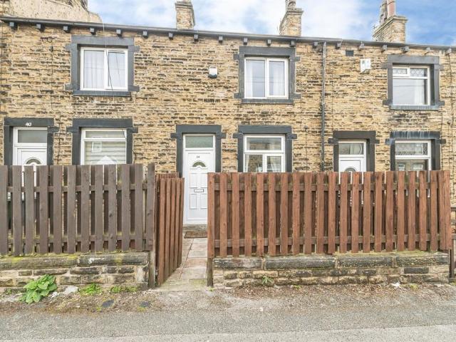 House for sale in Thornbury, West Yorkshire