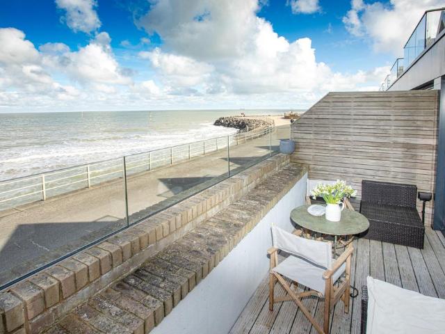 House for sale in Westbrook, Acol