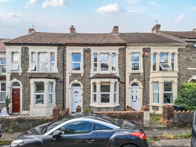 House for sale in Kingswood
