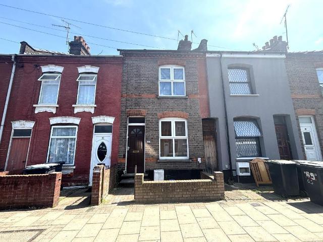 House for sale in Spring Park, Luton