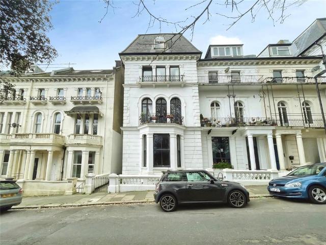 House for sale in Bohemia, Guestling Green