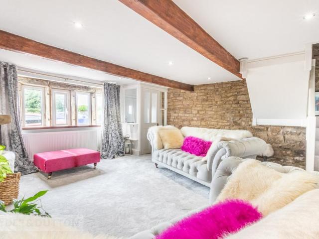 House for sale in Saddleworth, Pendock