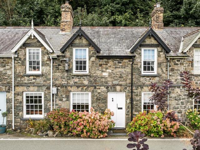 House for sale in Arthog
