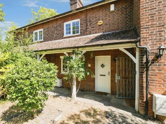 House for sale in Chigwell, Epping
