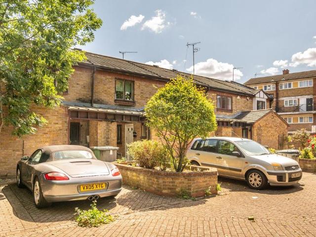House for sale in Maryland, Greater London