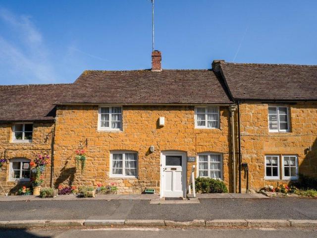 House for sale in Fossebridge, Gloucestershire