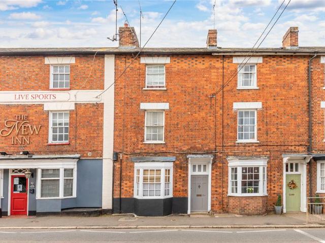 Flat for sale in Buckingham, Page Hill