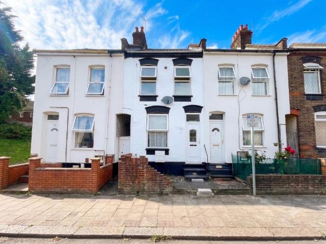 House for sale in Spring Park, Luton