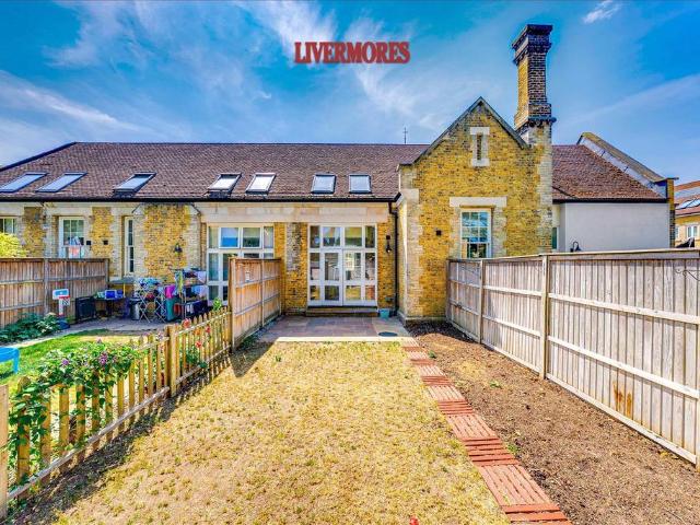 House for sale in Stone, Monks Orchard