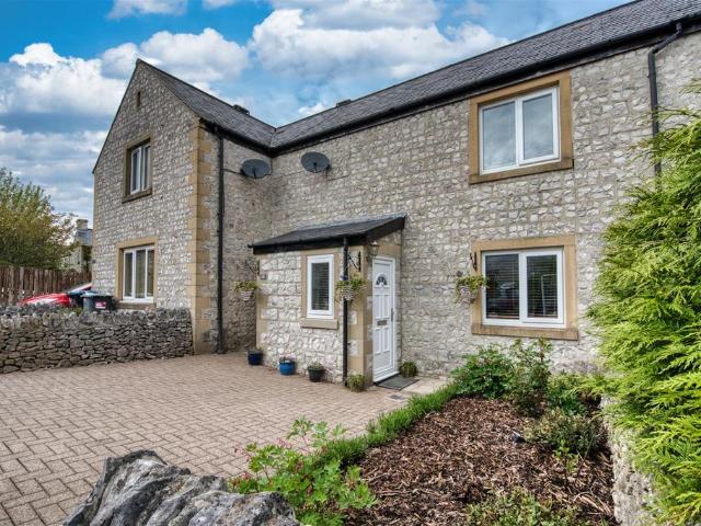 House for sale in Froggatt, East Midlands