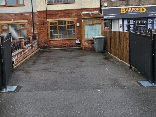 House for sale in Birkenshaw Bottom, Birkenshaw