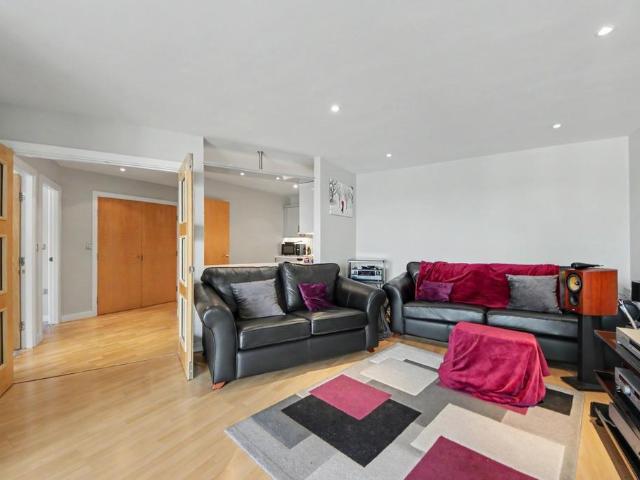 Flat for sale in Salford Quays, Salford