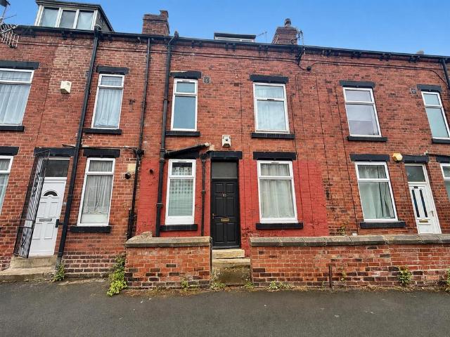 House for sale in Farnley, West Yorkshire