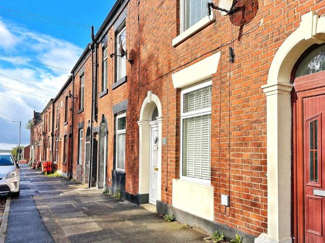House for sale in Hurst Cross, Greenheys