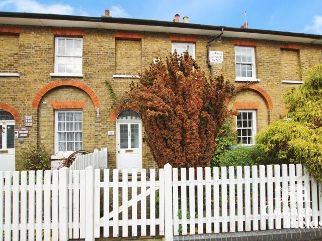 House for sale in Carterhatch, Cat Hill