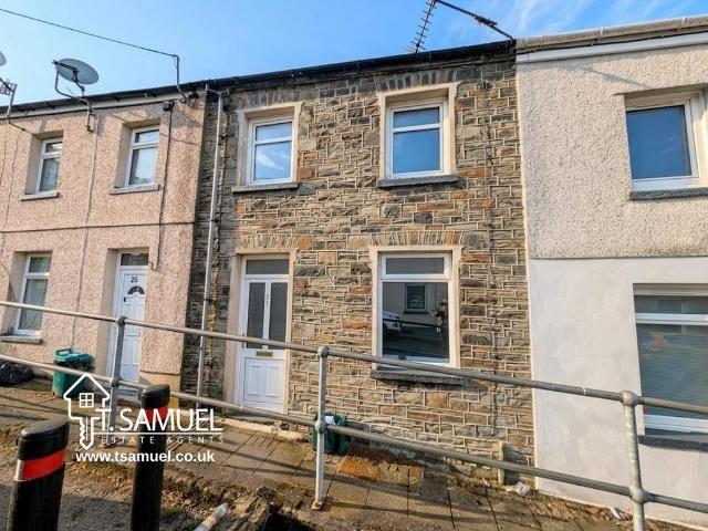 House for sale in Mountain Ash East, Miskin