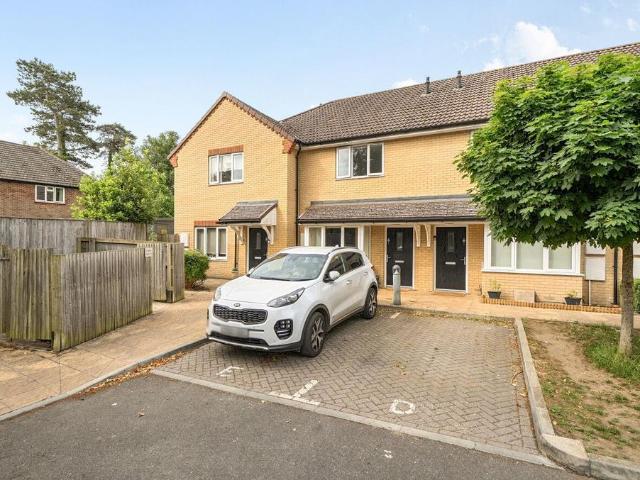 House for sale in Caterham on the Hill, Hillview