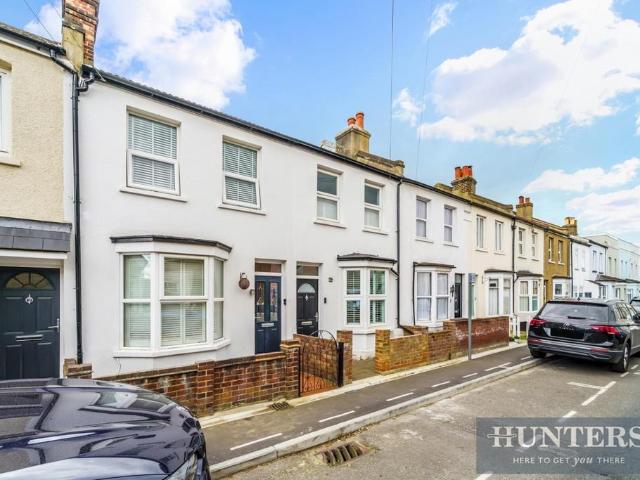 House for sale in Worcester Park, Greater London