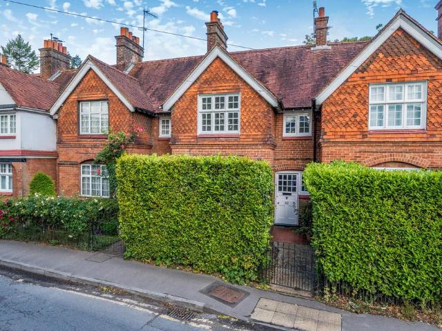 House for sale in Guildford Park, Guildford