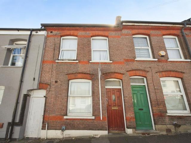 House for sale in Spring Park, Luton