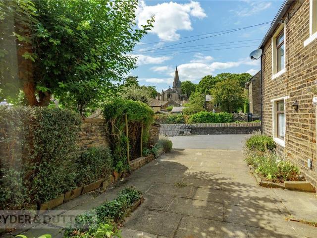 House for sale in Old Glossop, Charlesworth
