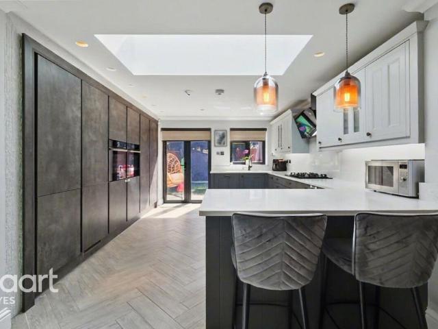 House for sale in Yeading, Greater London