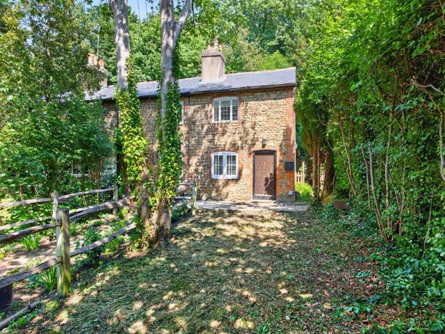 House for sale in Busbridge, Fole