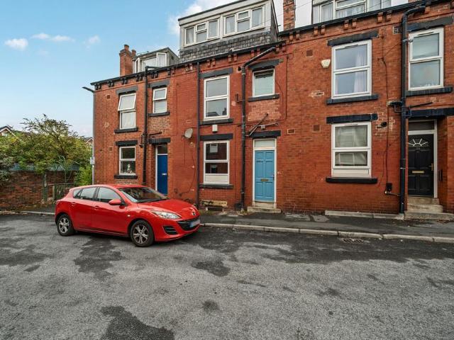 House for sale in Hyde Park, West Yorkshire