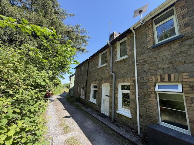 House for sale in Llanfihangel Aberbythych, Wales