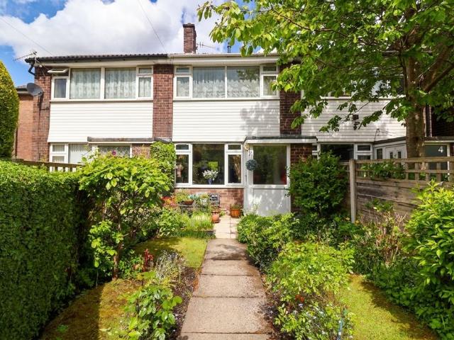 House for sale in Charlesworth, East Midlands