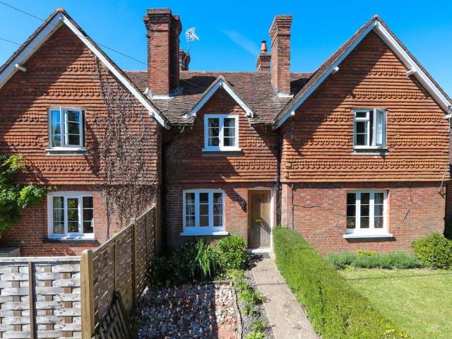 House for sale in Ewhurst Green, Heathlands