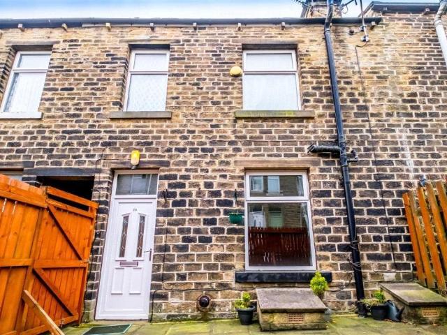 House for sale in Lindley, West Yorkshire