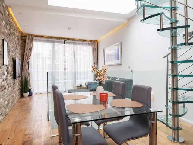 House for sale in Ratcliffe, Shadwell