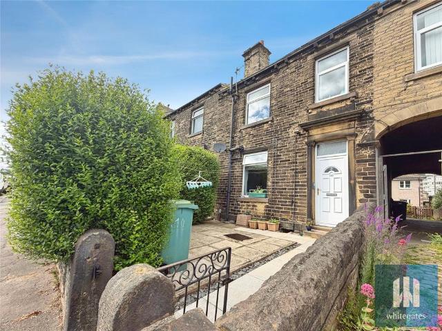House for sale in Lindley, West Yorkshire