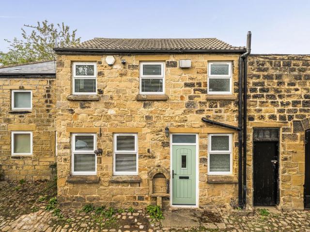 House for sale in Hollin Park, Leeds