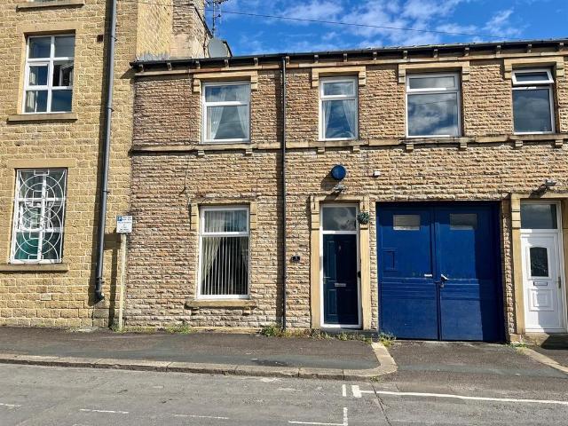 House for sale in Hillhouse, Huddersfield