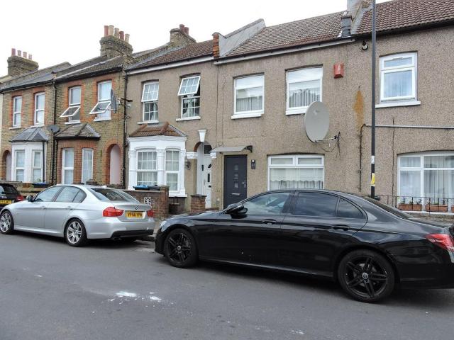 House for sale in Ponders End, Greater London
