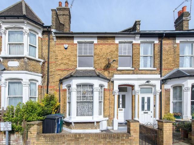 House for sale in North Finchley, Greater London