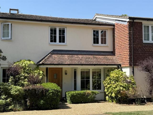House for sale in Fole, Surrey