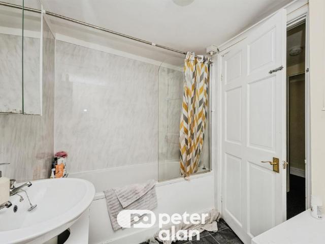 House for sale in Cimla, Neath
