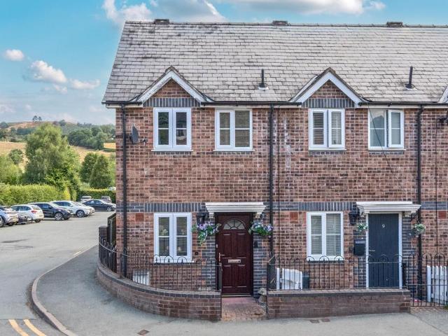 House for sale in Llanfyllin
