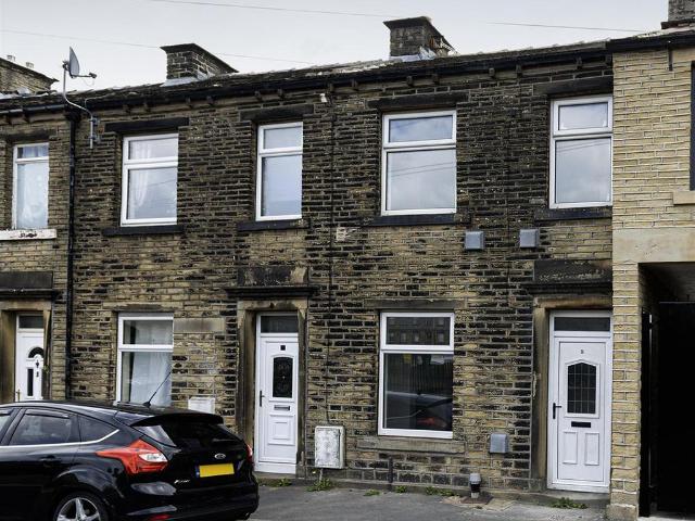 House for sale in Lindley, West Yorkshire