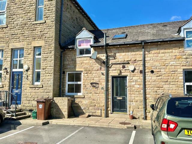 House for sale in Charlesworth, East Midlands