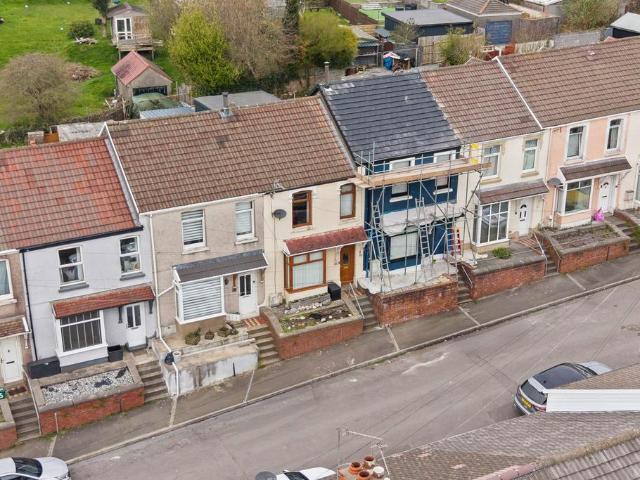 House for sale in Cwmbwrla, Nangreaves