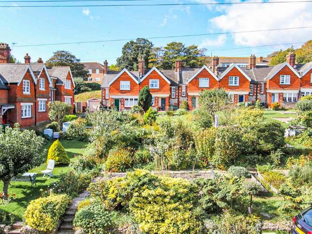 House for sale in Holywell, Eastbourne