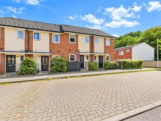 House for sale in Dee Park, Reading