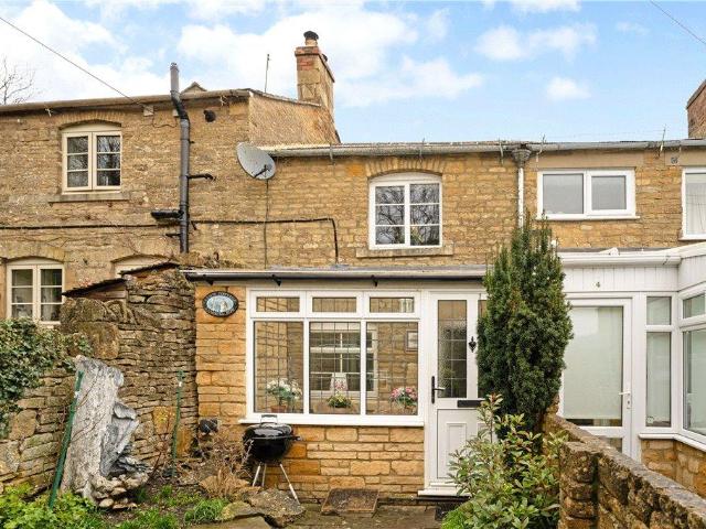 House for sale in Fossebridge, Gloucestershire