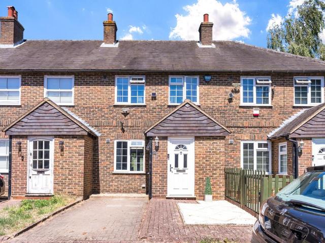 House for sale in Harmondsworth, Greater London